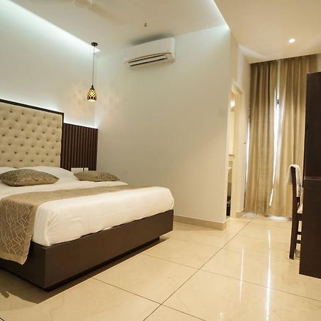 Sulu Residency Hotell Kochi Exteriör bild