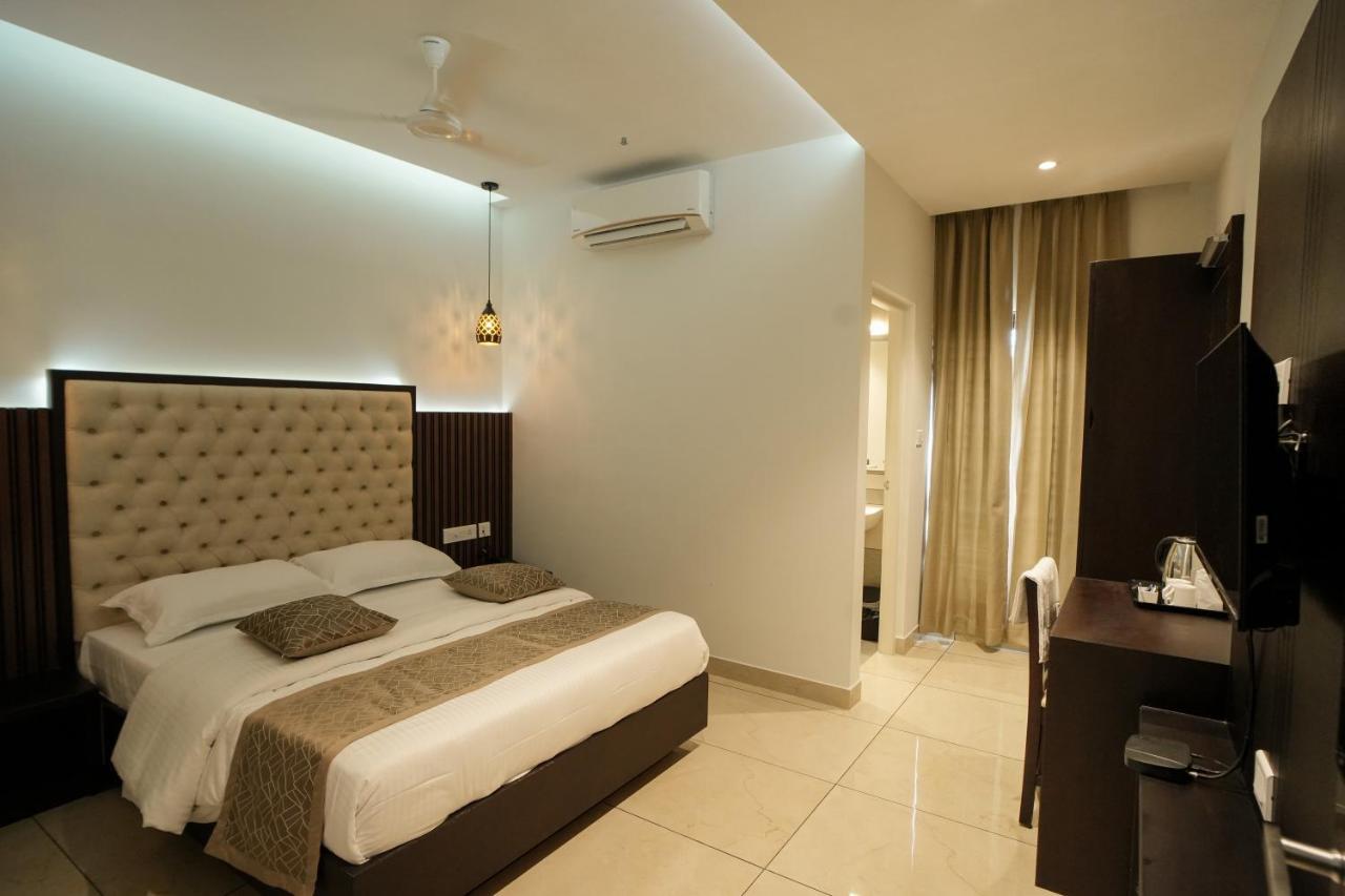 Sulu Residency Hotell Kochi Exteriör bild