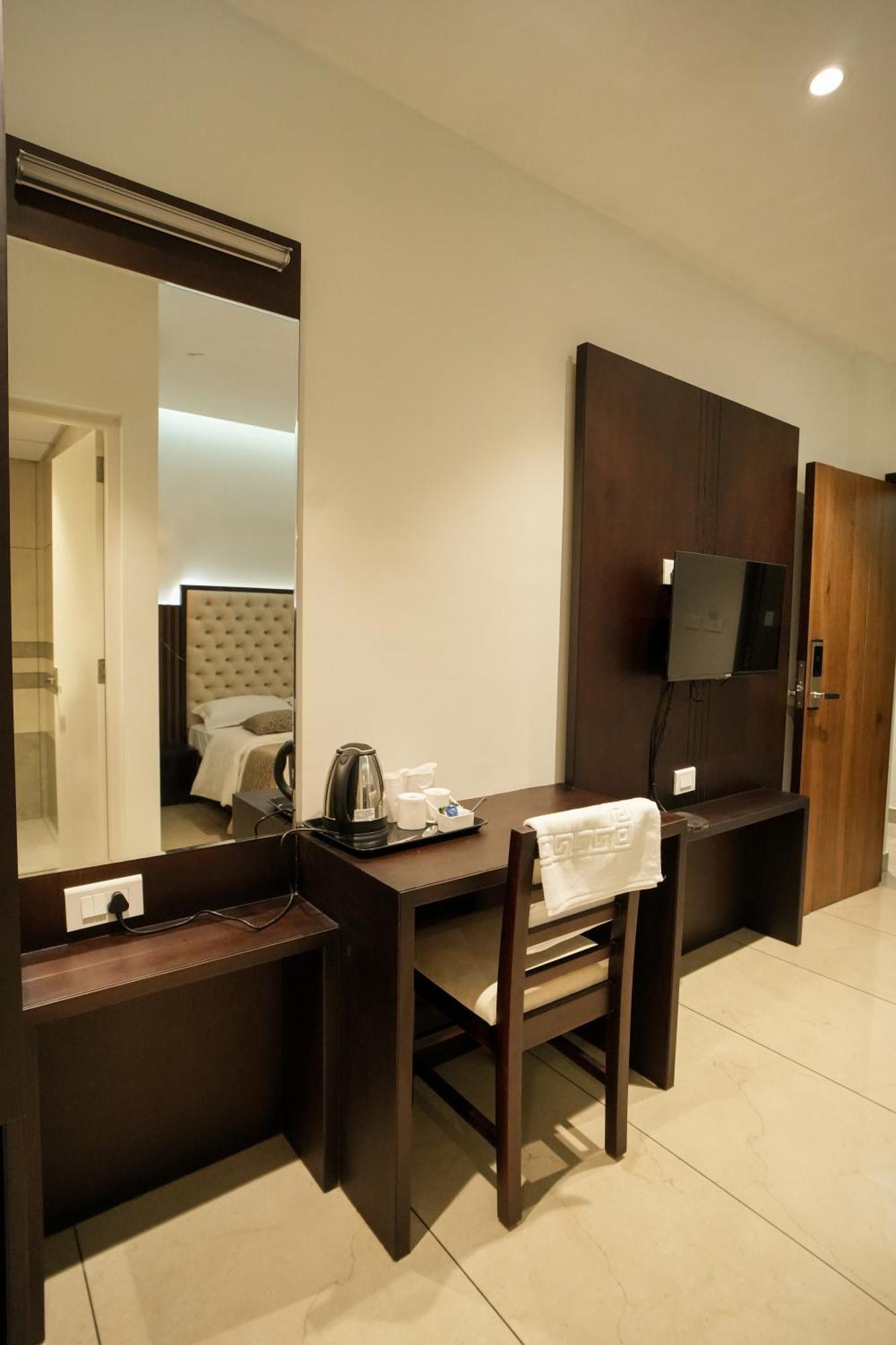 Sulu Residency Hotell Kochi Exteriör bild